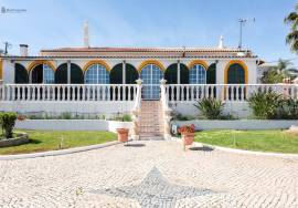 Algarve Charm – Detached Single Storey House with Pool and Garden