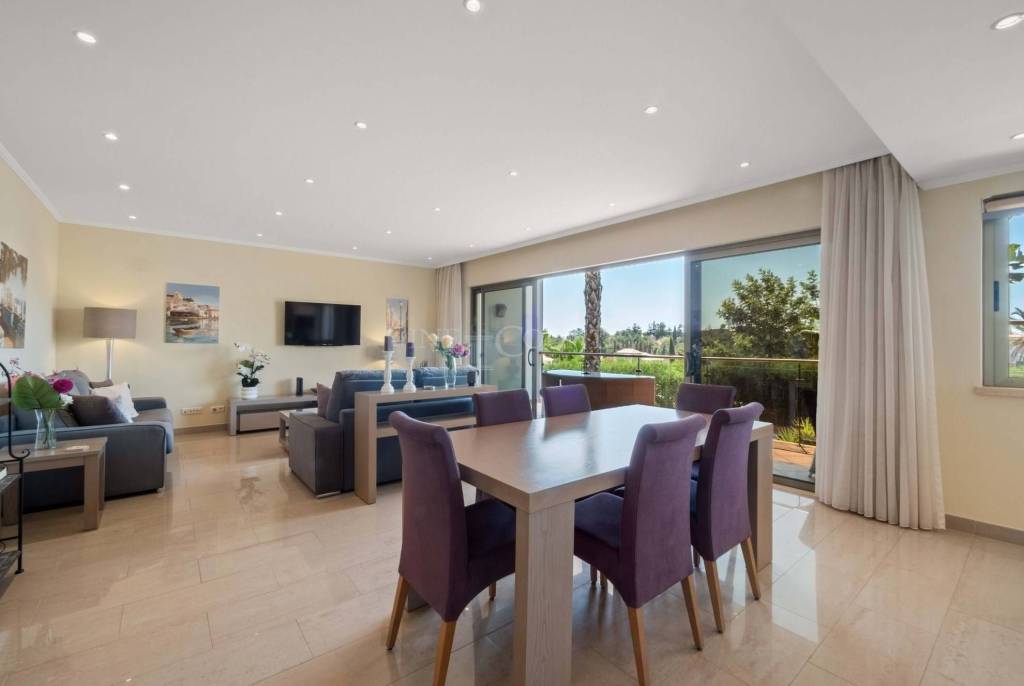 Ferragudo - 2-bedroom single-storey apartment walking distance to the beach