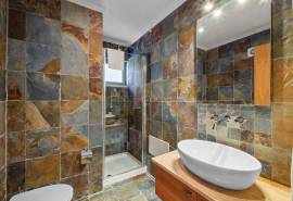Ferragudo - 2-bedroom single-storey apartment walking distance to the beach