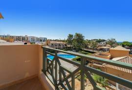 Albufeira – 2-bedroom townhouse with sea views and pool access