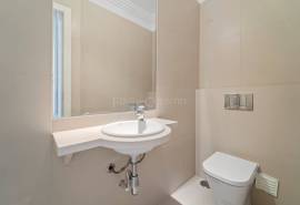 Albufeira – 2-bedroom townhouse with sea views and pool access