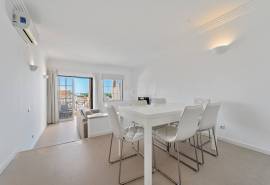 Albufeira – 2-bedroom townhouse with sea views and pool access