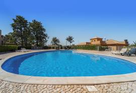 Albufeira – 2-bedroom townhouse with sea views and pool access
