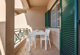 Albufeira – 2-bedroom townhouse with sea views and pool access