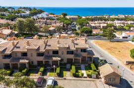 Albufeira – 2-bedroom townhouse with sea views and pool access