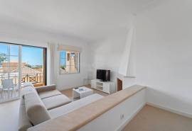 Albufeira – 2-bedroom townhouse with sea views and pool access
