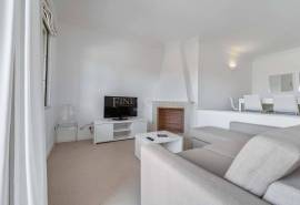 Albufeira – 2-bedroom townhouse with sea views and pool access