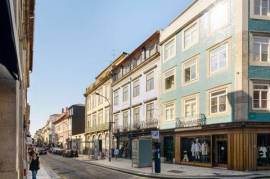 Building at Rua de Cedofeita with 11 flats and 2 stores