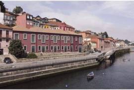Shop Under Construction with River View in Vila Nova de Gaia
