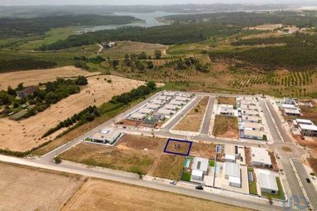 Terreno para construção em Caldas da Rainha - Santo Onofre e Serra do Bouro de 639,00 m²