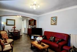 Charming Winegrowers House With 5 Bedrooms, Large Outbuilding, Convertible Attic And A 685 M2 Courtyard With Swimming Pool. Great Potential