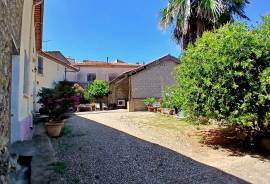 Charming Winegrowers House With 5 Bedrooms, Large Outbuilding, Convertible Attic And A 685 M2 Courtyard With Swimming Pool. Great Potential