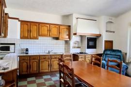 Charming Winegrowers House With 5 Bedrooms, Large Outbuilding, Convertible Attic And A 685 M2 Courtyard With Swimming Pool. Great Potential