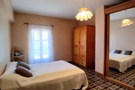 Charming Winegrowers House With 5 Bedrooms, Large Outbuilding, Convertible Attic And A 685 M2 Courtyard With Swimming Pool. Great Potential