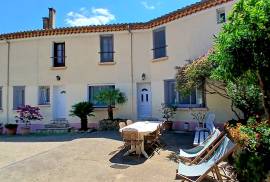 Charming Winegrowers House With 5 Bedrooms, Large Outbuilding, Convertible Attic And A 685 M2 Courtyard With Swimming Pool. Great Potential