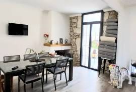Charming Winegrower's House, Fully Renovated, With 182 M2 Of Living Space Offering 3 Bedrooms, Garage, Workshop And Large 65 M2 Terrace.