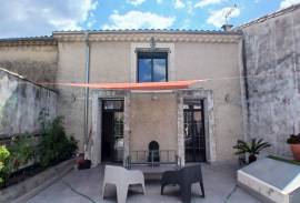Charming Winegrower's House, Fully Renovated, With 182 M2 Of Living Space Offering 3 Bedrooms, Garage, Workshop And Large 65 M2 Terrace.