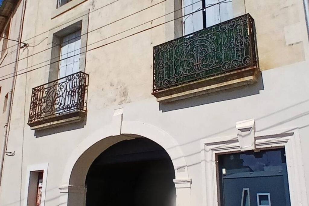 Charming Winegrower's House, Fully Renovated, With 182 M2 Of Living Space Offering 3 Bedrooms, Garage, Workshop And Large 65 M2 Terrace.