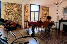 Charming Winegrower's House, Fully Renovated, With 182 M2 Of Living Space Offering 3 Bedrooms, Garage, Workshop And Large 65 M2 Terrace.