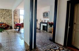 Charming Winegrower's House, Fully Renovated, With 182 M2 Of Living Space Offering 3 Bedrooms, Garage, Workshop And Large 65 M2 Terrace.
