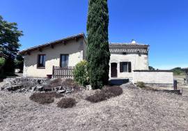 Detached Country House with Outbuilding and Pool