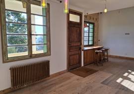 Detached House with Beautiful Renovated Interior