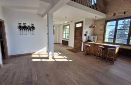Detached House with Beautiful Renovated Interior