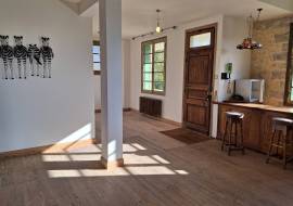 Detached House with Beautiful Renovated Interior