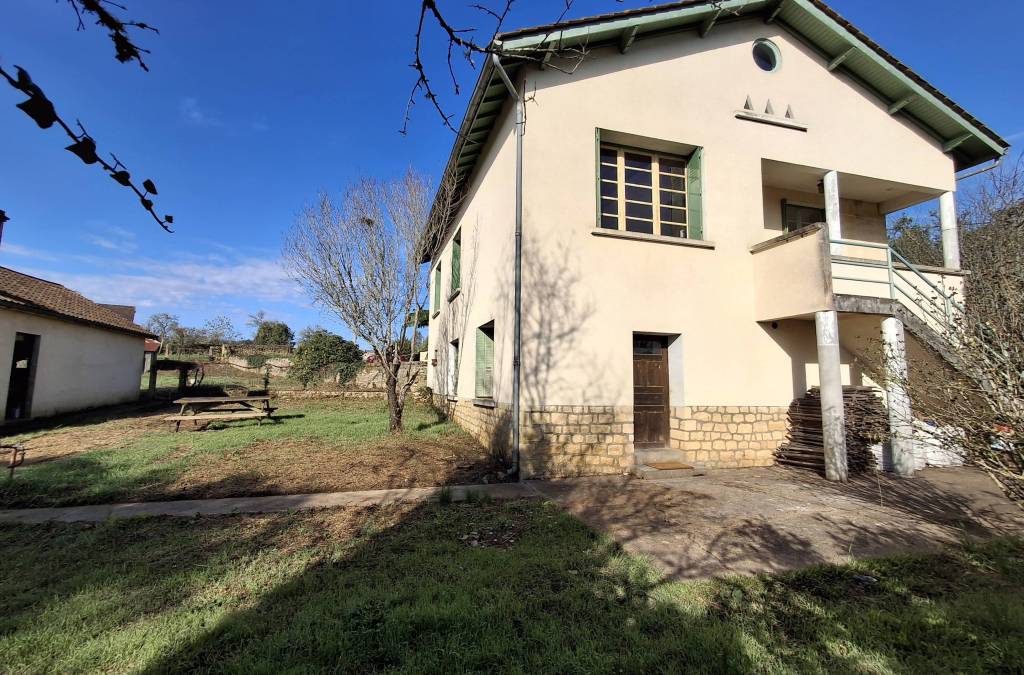 Detached House with Beautiful Renovated Interior