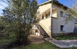 Detached House with Beautiful Renovated Interior