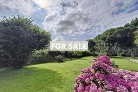 Detached House with Landscaped Garden