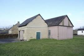 Barns to Convert into Habitation in Large Plot