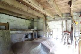 Barns to Convert into Habitation in Large Plot