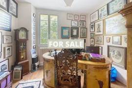 Large Stone Built Property With Garden