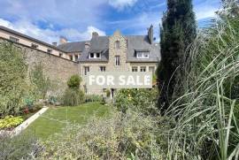 Large Stone Built Property With Garden