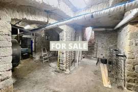 Large Stone Built Property With Garden