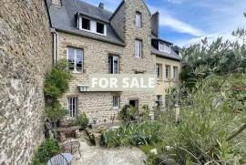Large Stone Built Property With Garden