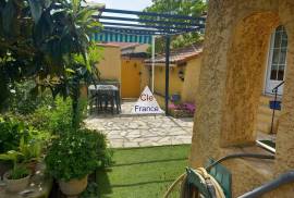 Villa with Garden, Lovely Family Home