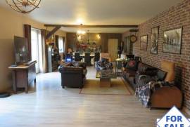 Detached Chalet with Woodland and Lakes