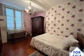 Town House with Neat Garden