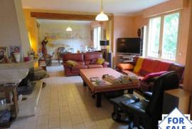 Stunning Detached House with Landscaped Gardens