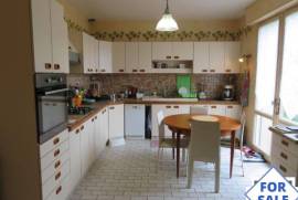 Stunning Detached House with Landscaped Gardens