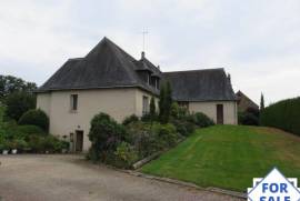 Stunning Detached House with Landscaped Gardens