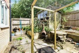 2 bedroom, Terraced House for sale