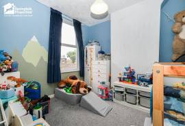 3 bedroom, Detached house for sale