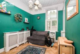 3 bedroom, Detached house for sale