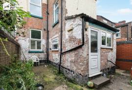 3 bedroom, Detached house for sale