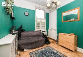 3 bedroom, Detached house for sale