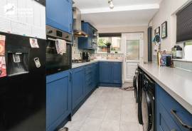 3 bedroom, Detached house for sale