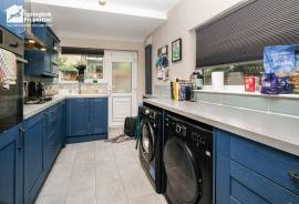 3 bedroom, Detached house for sale